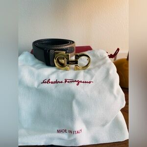 Ferragamo Reversible and adjustable Gancini belt.